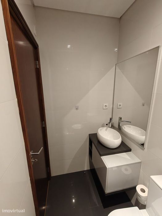Apartamento T2 renovado junto ao mar