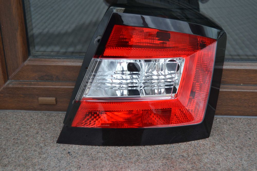 Skoda Fabia III HB lampa tylna prawa prawy tył skoda fabia 3 , 6v6945096