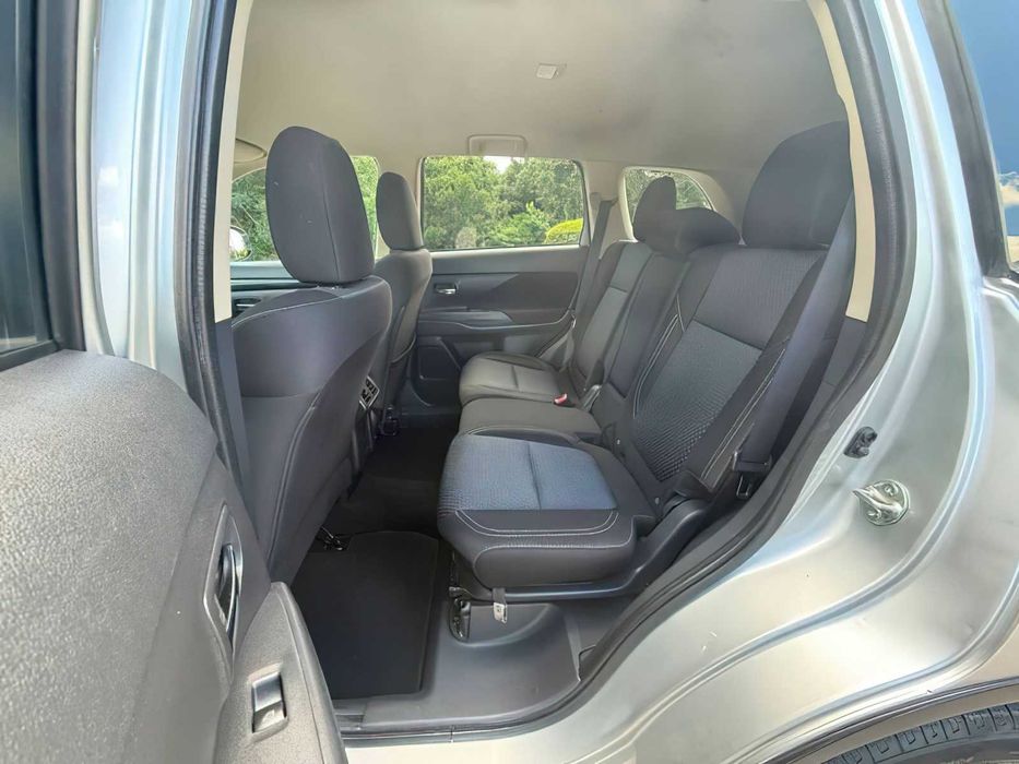 Mitsubishi Outlander ES 2.4      2020
