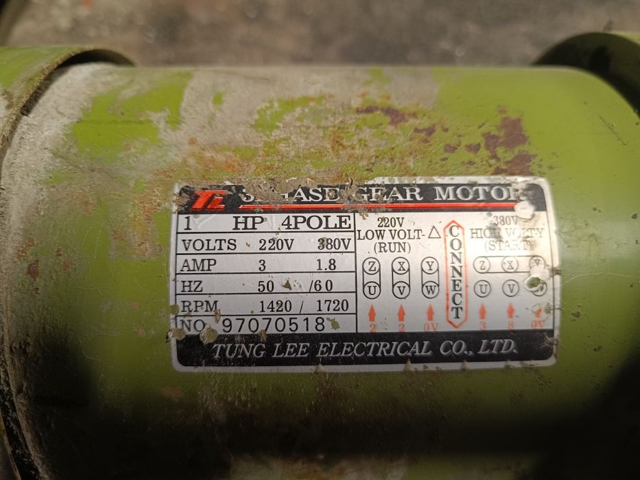 MR2 motoreduktor 0.66kw 220/380v przełożenie 1:5  koło pasowe 80 wał28