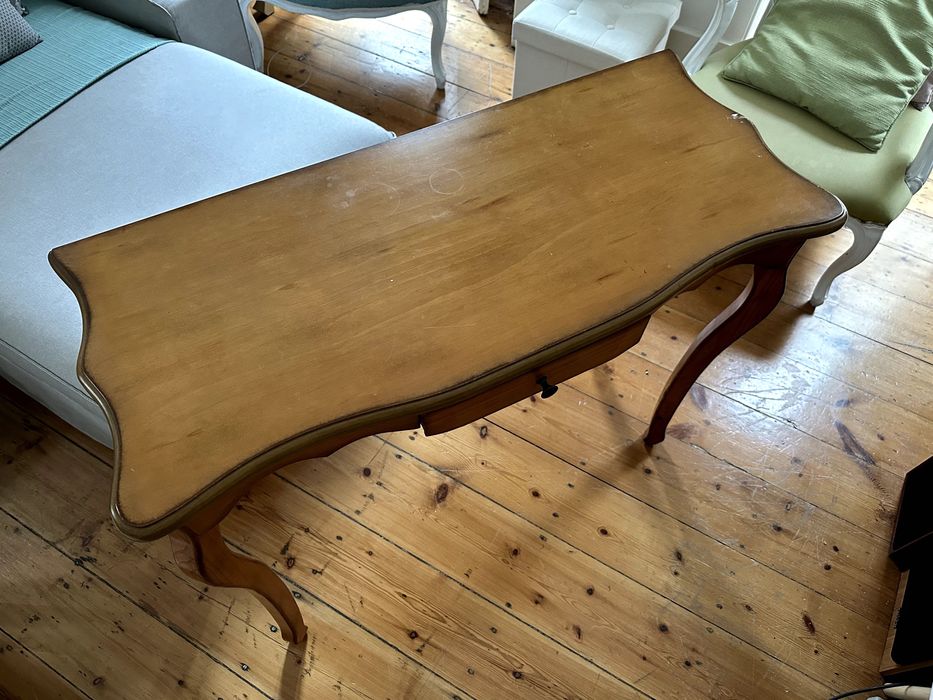 Mesa de madeira vintage com gaveta — excelente estado