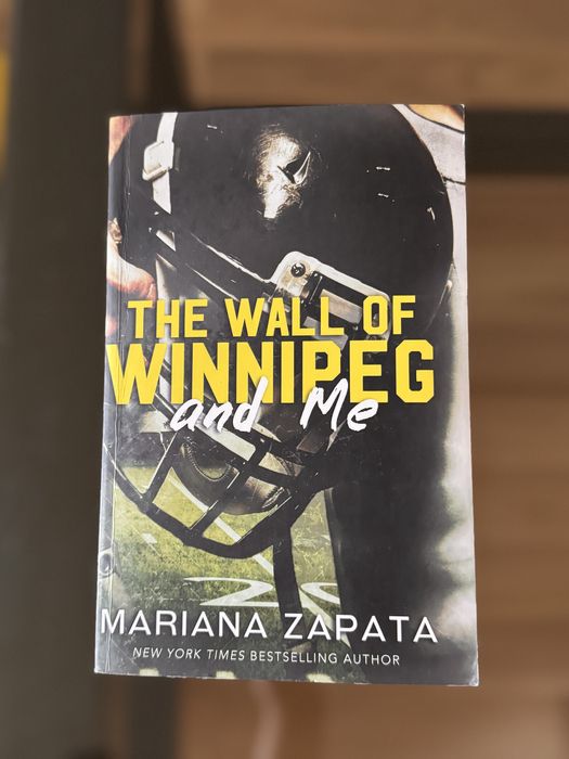 Книжка англійською "The wall of Winnipeg and me"