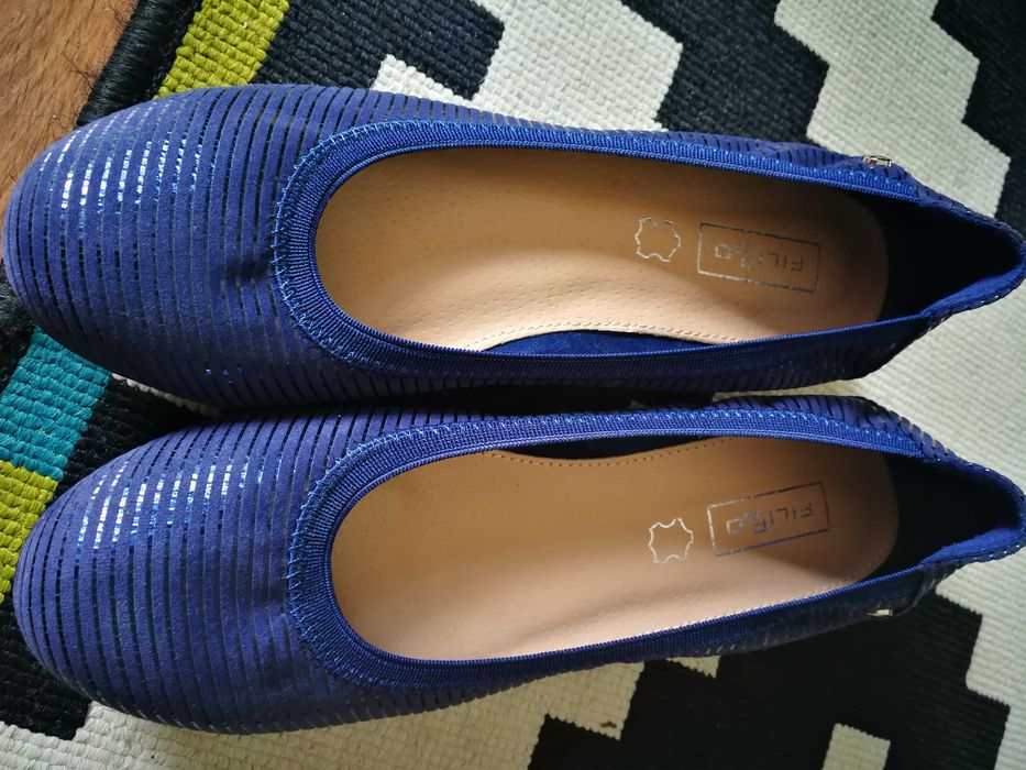 Nowe baleriny Flippo, granatowe z połyskiem, r. 38