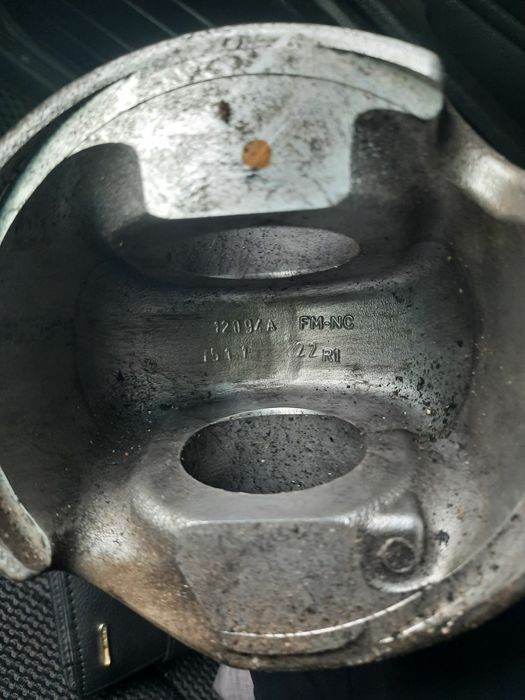 Поршні Двигуна Камаз.