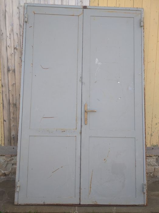 Продаються двері