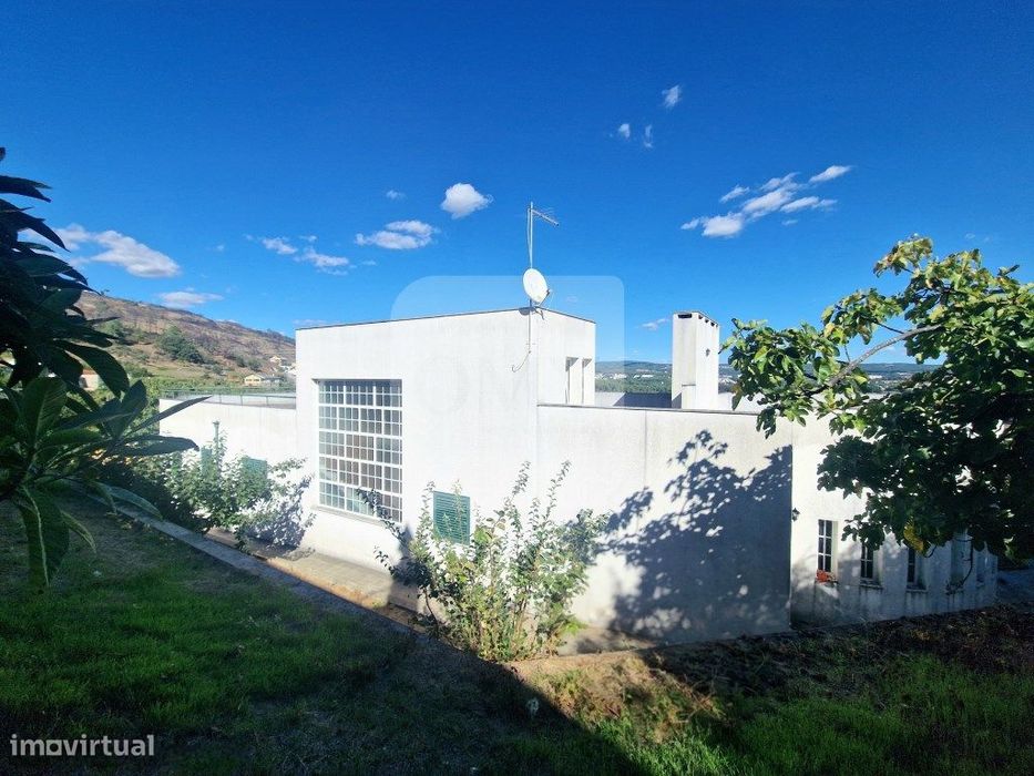Moradia T4+1 de Rés do Chão e Andar com Terraço Panorâmico