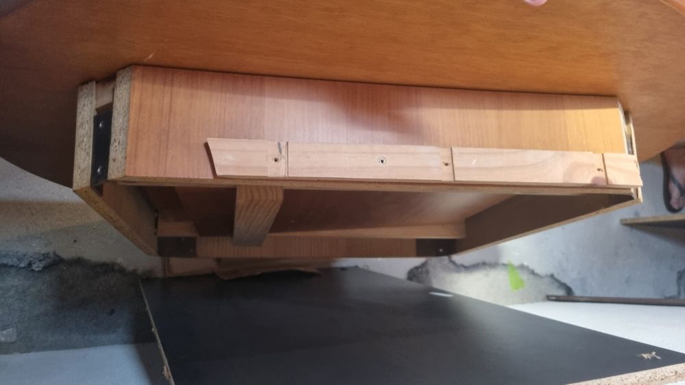 Mesa de sala em madeira com 4 cadeiras