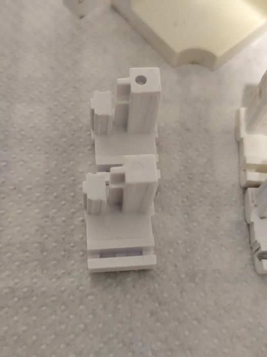 Suwaki prawe i lewe do kabiny Sanplast + naroznik