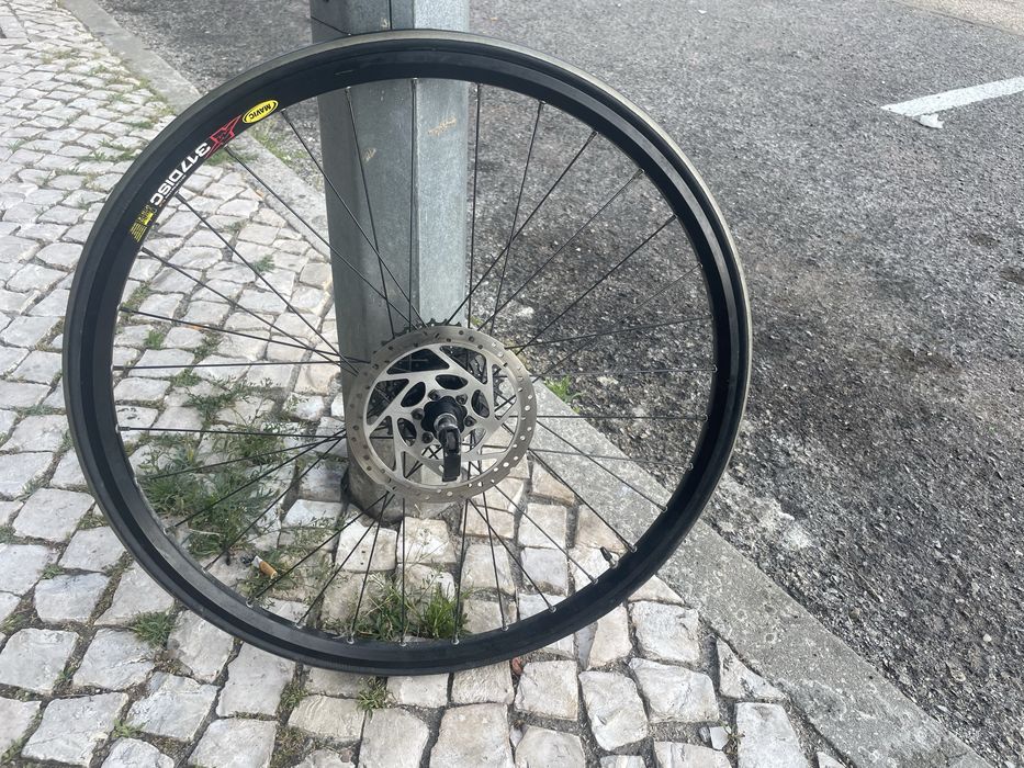 Rodas  de 26 polegadas com travão de disco. Dois rodas por 70 euros . Aproveita a oportunidade agora !