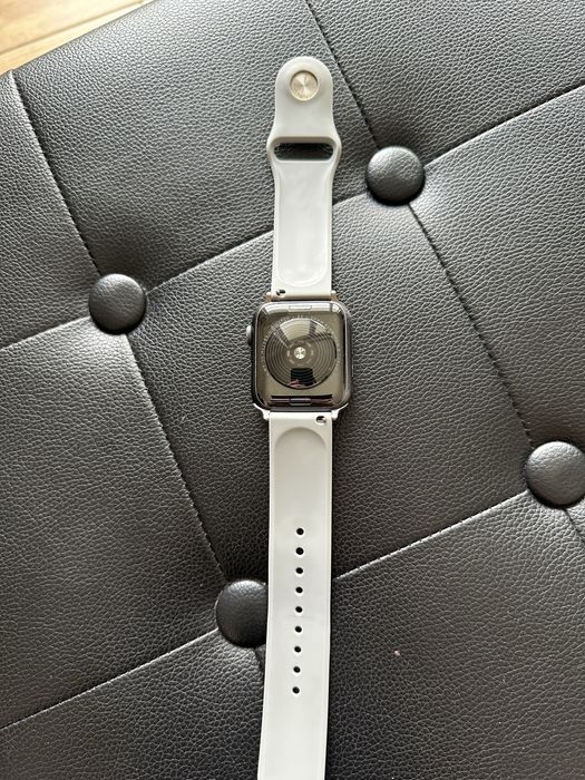 Apple watch SE 2 gen (44 mm)