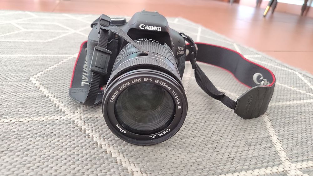 Câmara fotográfica Canon EOS 600D