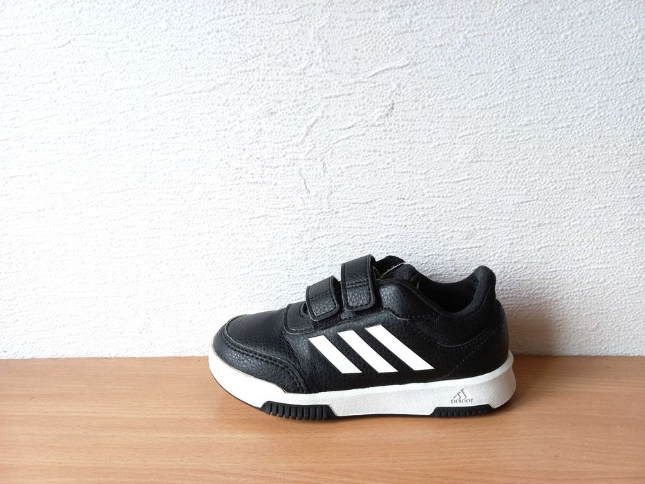 Чудові кросівки Adidas Tensaur 30,5 р. устілка 19,2 см.