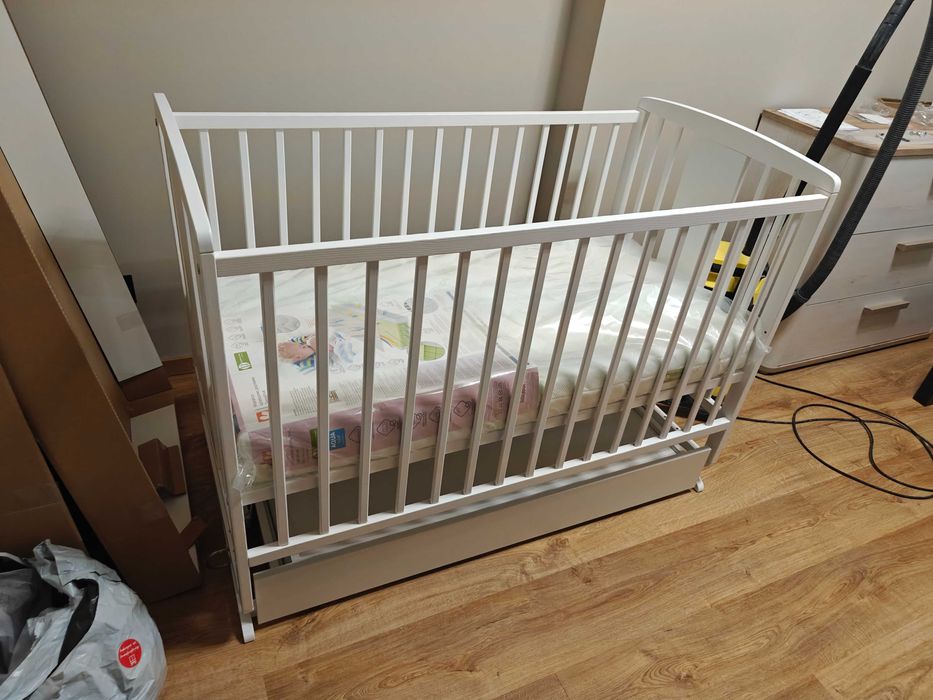 Łóżeczko kołyska z szufladą i barierką białe 120x60