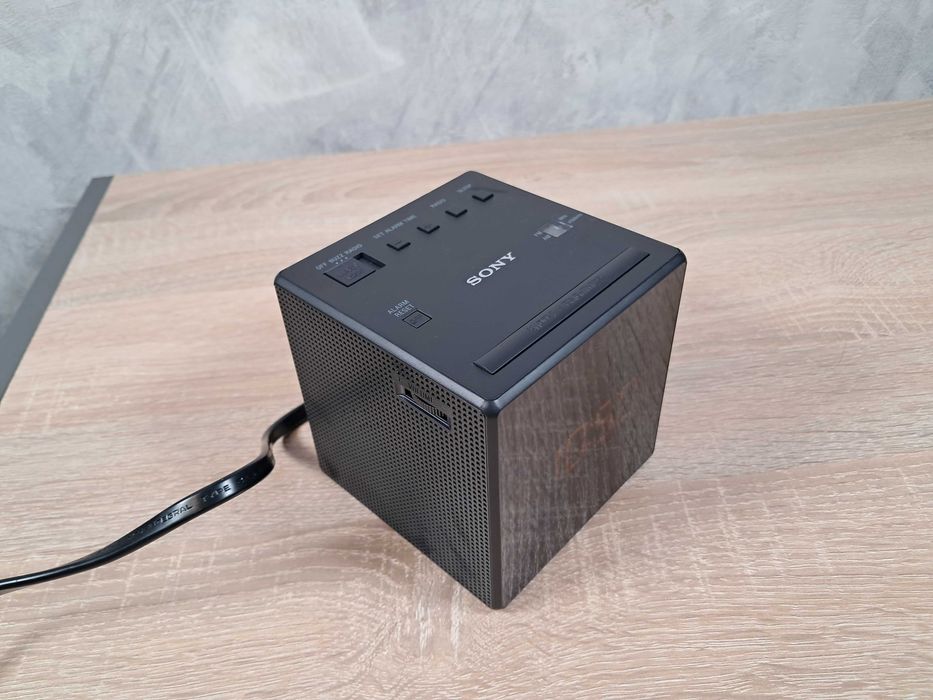 Годинник радіо будильник Sony ICFC1B