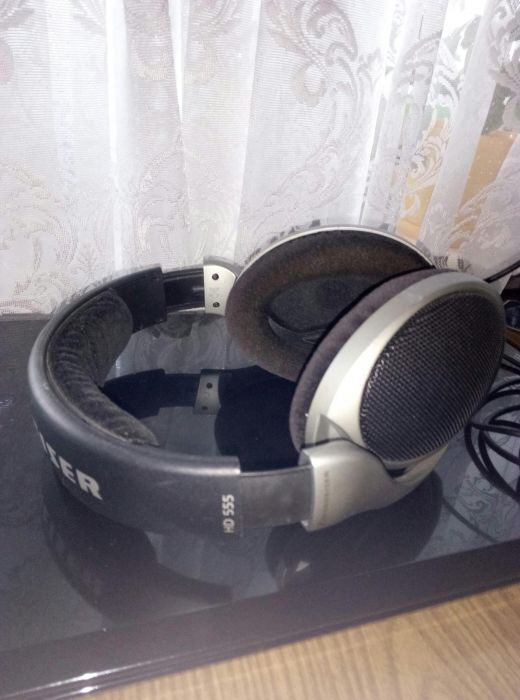 Продам наушники Sennheiser 555