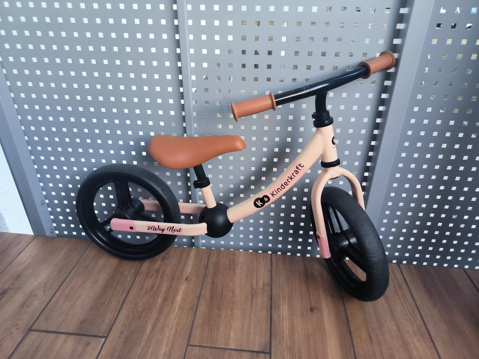 Rowerek biegowy kinderkraft różowy