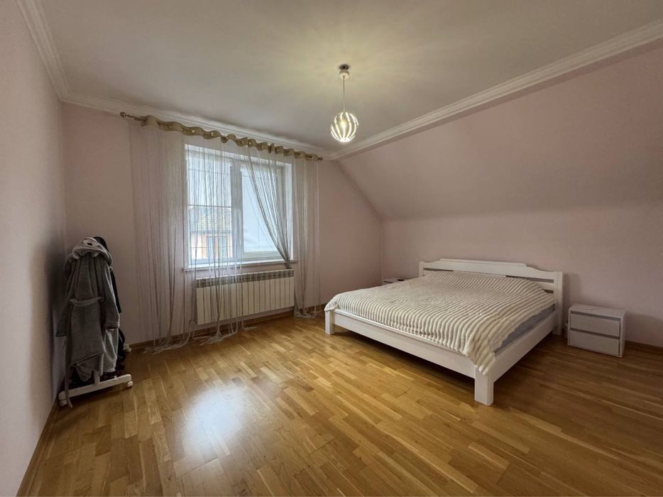 Здам   район Кварцу ( ресторану Ріволі ) 5-кімнат