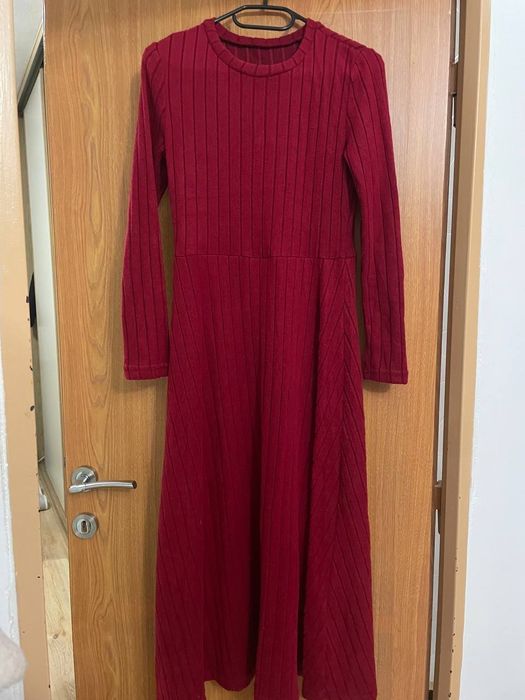 Теплое платье винного цвета
