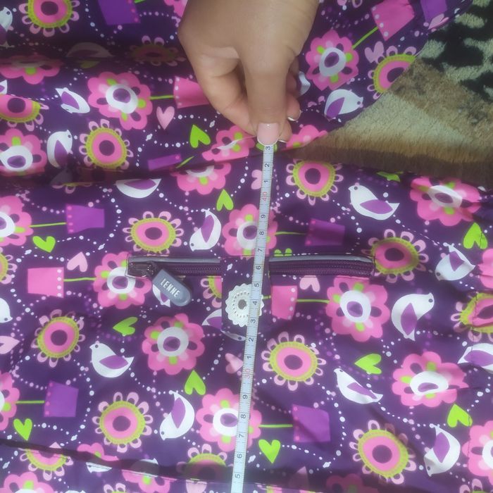 Куртка на дівчину