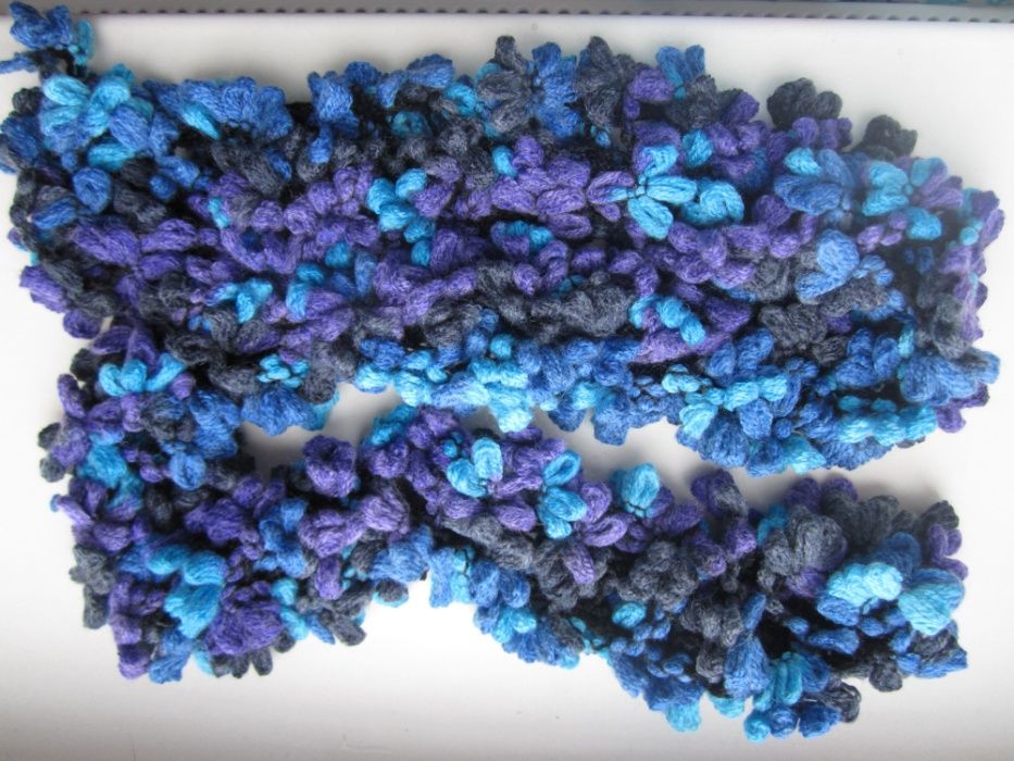 Шарфы женские из полушерстяной пряжи