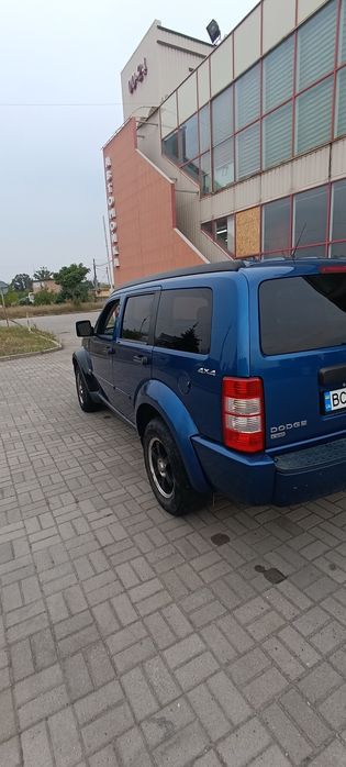 Внедорожник Dodge Nitro 2010 год