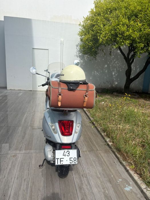Vespa 125 Edição 70 anos