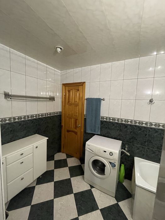 Квартира 4 кімнатна з меблями