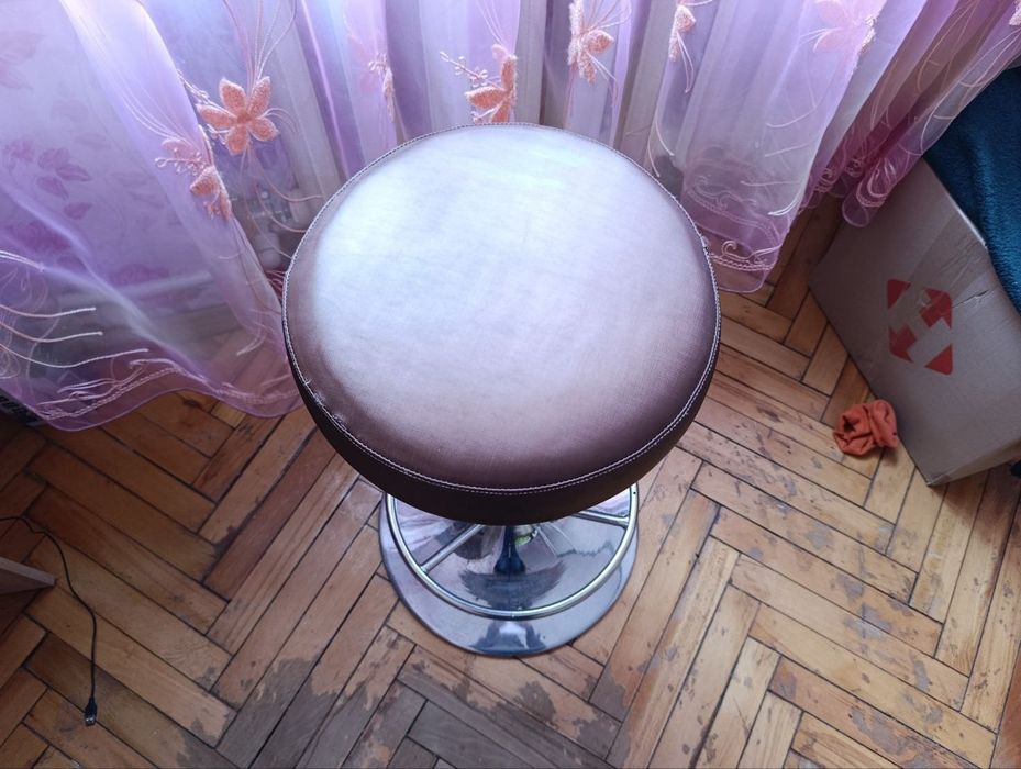 Высокие, барные стулья (3шт)