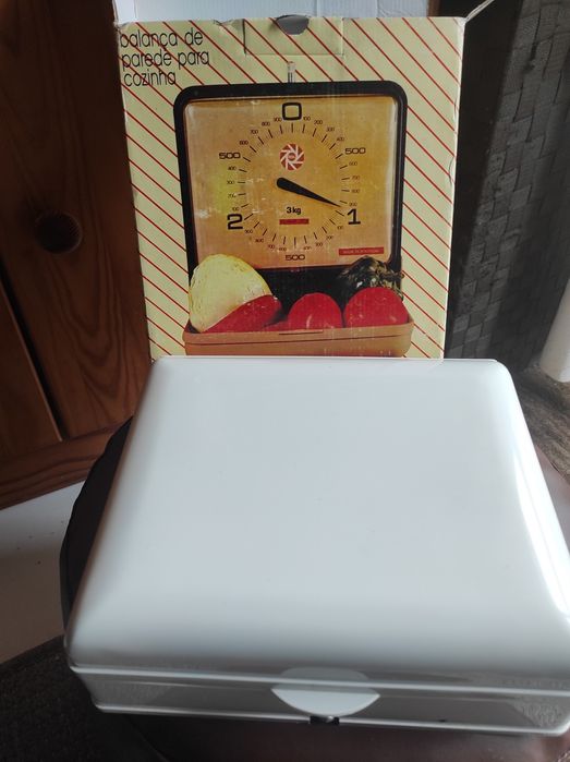 Balança  de cozinha , vintage , ainda embalada .