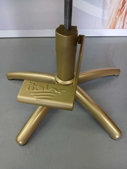 Cadeiras Hidráulicas Douradas Novas