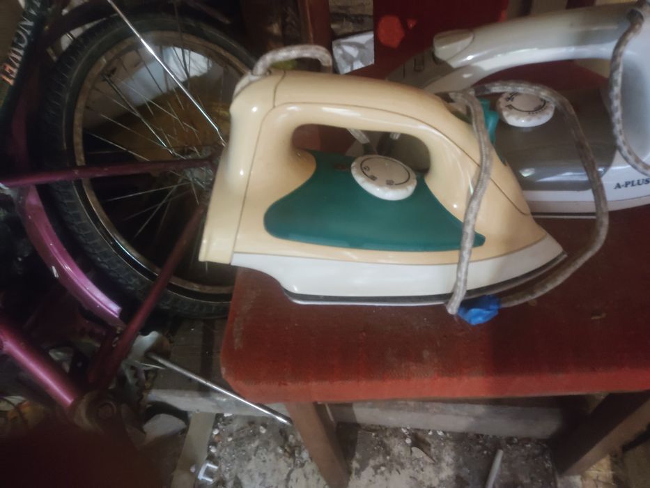 Продам 2 утюга в хорошому стані