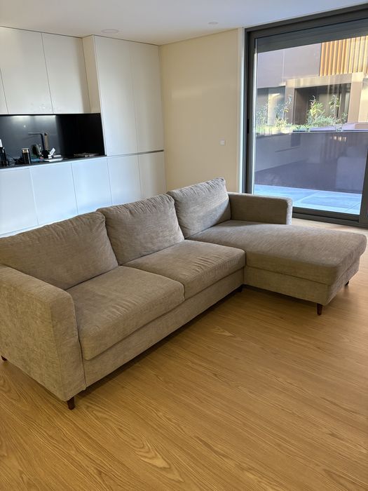 Sofá  semi novo com chaise lounge para venda imediata