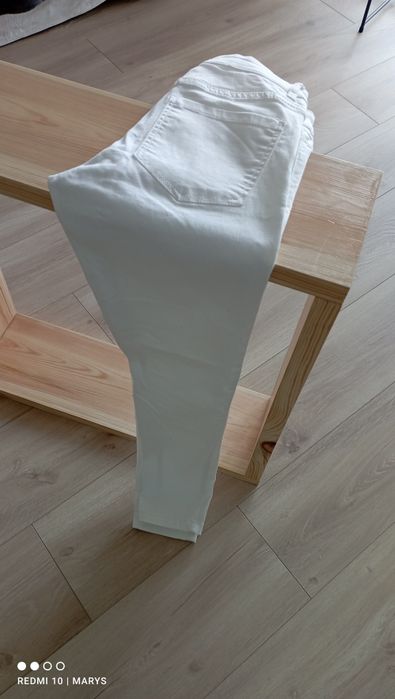 Spodnie dżinsowe białe