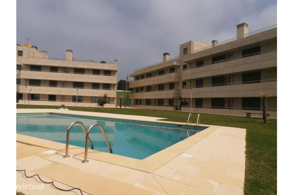 Apartamento T2 em Condomínio Privado na Amorosa.