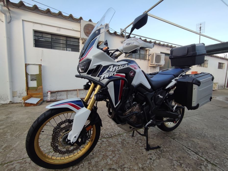 África Twin tricolor