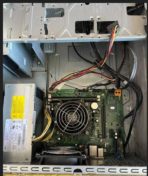 computador fujitsu (tower) P556/E85+