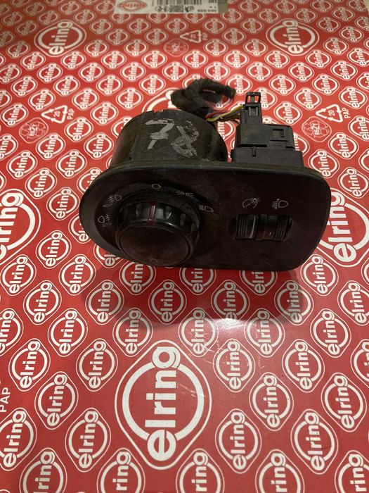 Вимикач ліхтарів Seat Leon 
1P1941431