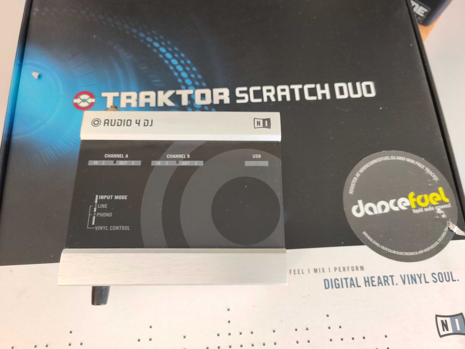 Native Instruments Audio 4 DJ + Caixa Original | Completo