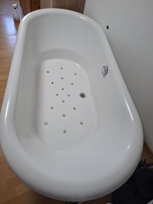 Sprzedam 2 osobową używaną  wannę - jakuzzi z  hydromasażem