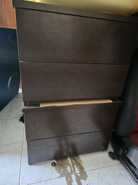 Cama de casal e 2 mesinhas em wengue