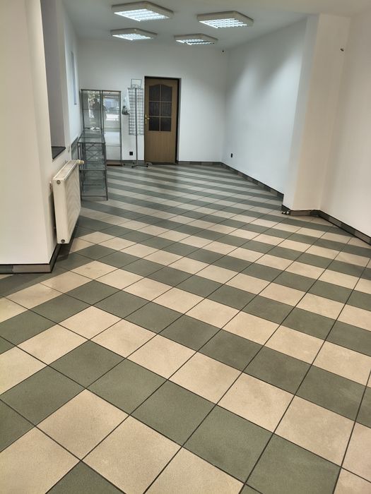 Lokal do wynajęcia 90m2 centrum Pniew