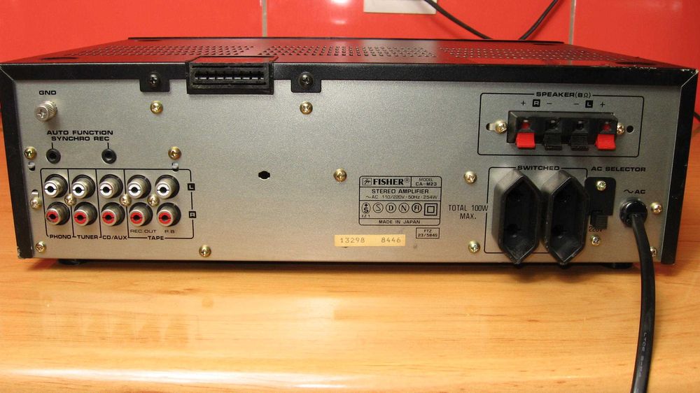 FISHER CA-M23 (SANYO) Wzmacniacz z korektorem graficznym i mocą 2x35 W