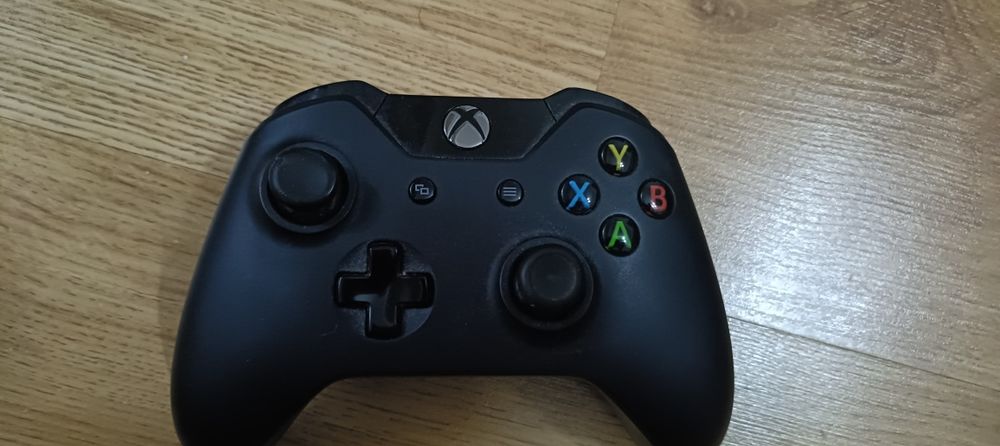 XBox One + 6 Jogos + Comando original