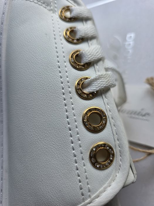 Buty sportowe z cyrkoniamii