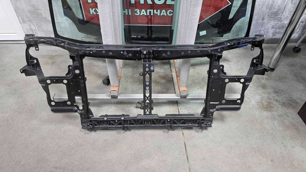 Панель передня  телевизор  Kia Cerato КІА Церато 04-09