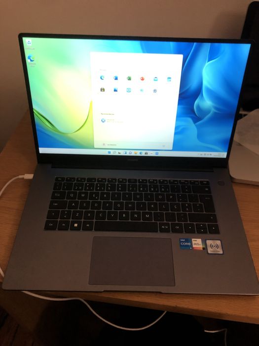 Huawei matebook D16