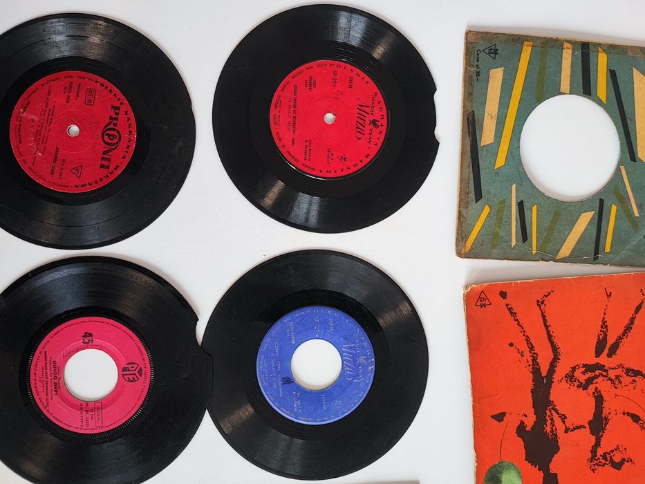 Zestaw małych płyt winylowych