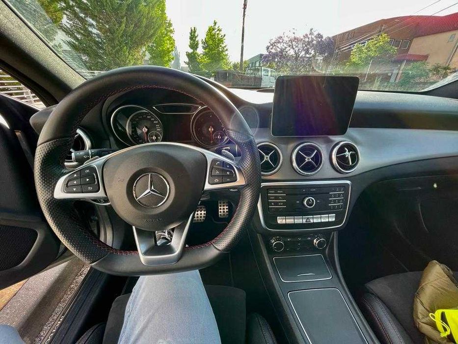 Mercedes-Benz CLA 180d AMG Line Automático