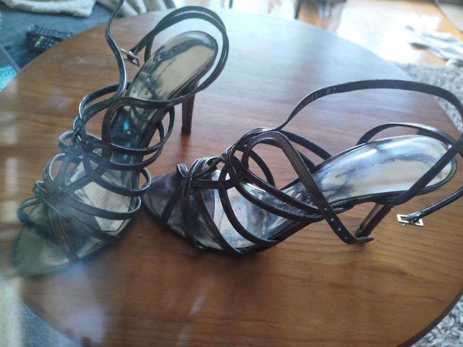 Sandálias tacão fino, tamanho 38, muito elegantes