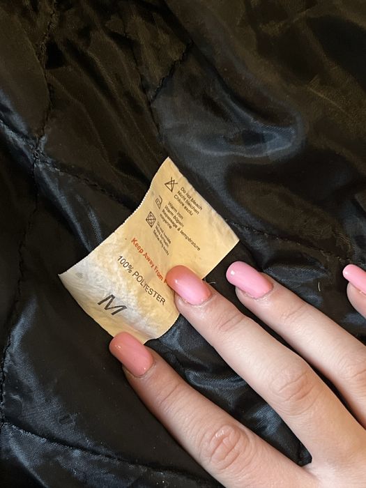 Czarna kurtka bomberka damska